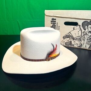 Smithbilt Cowboy Hat - White Felt w/leather brown strap buckle and feathers